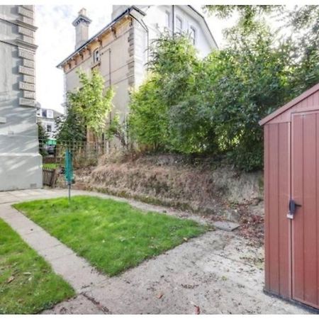 Central 2 Bedroom Garden Flat With Free Parking Royal Tunbridge Wells Exteriör bild