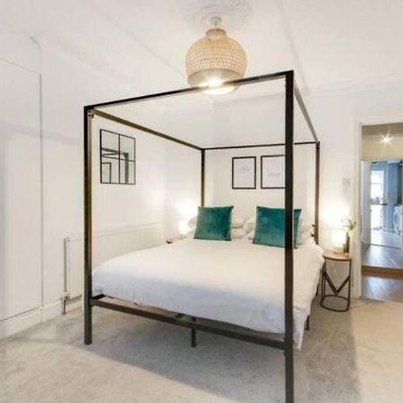 Central 2 Bedroom Garden Flat With Free Parking Royal Tunbridge Wells Exteriör bild