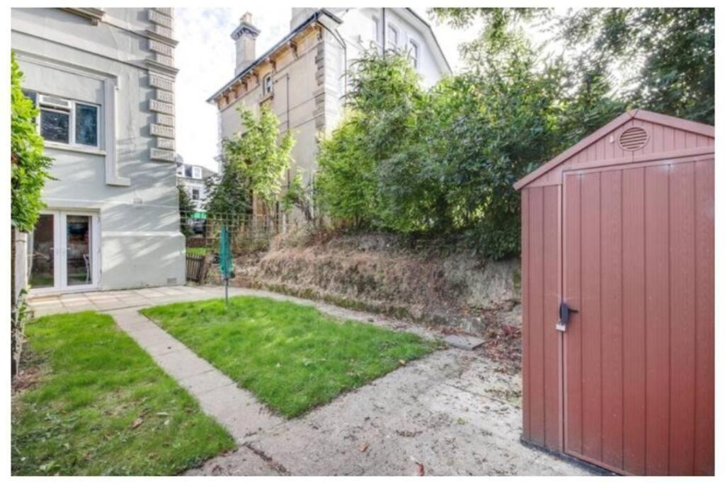 Central 2 Bedroom Garden Flat With Free Parking Royal Tunbridge Wells Exteriör bild