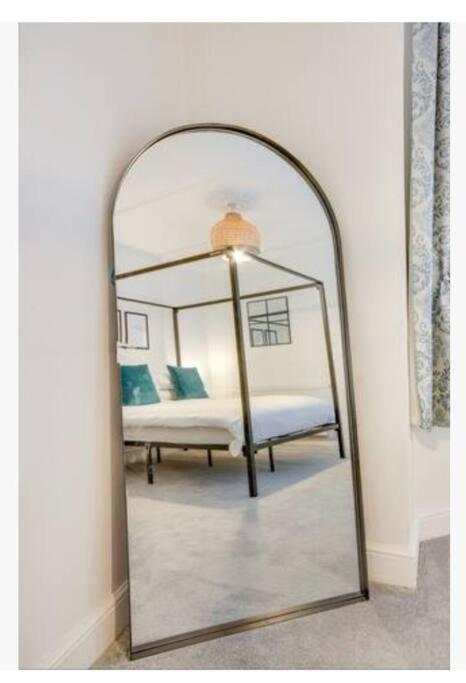 Central 2 Bedroom Garden Flat With Free Parking Royal Tunbridge Wells Exteriör bild