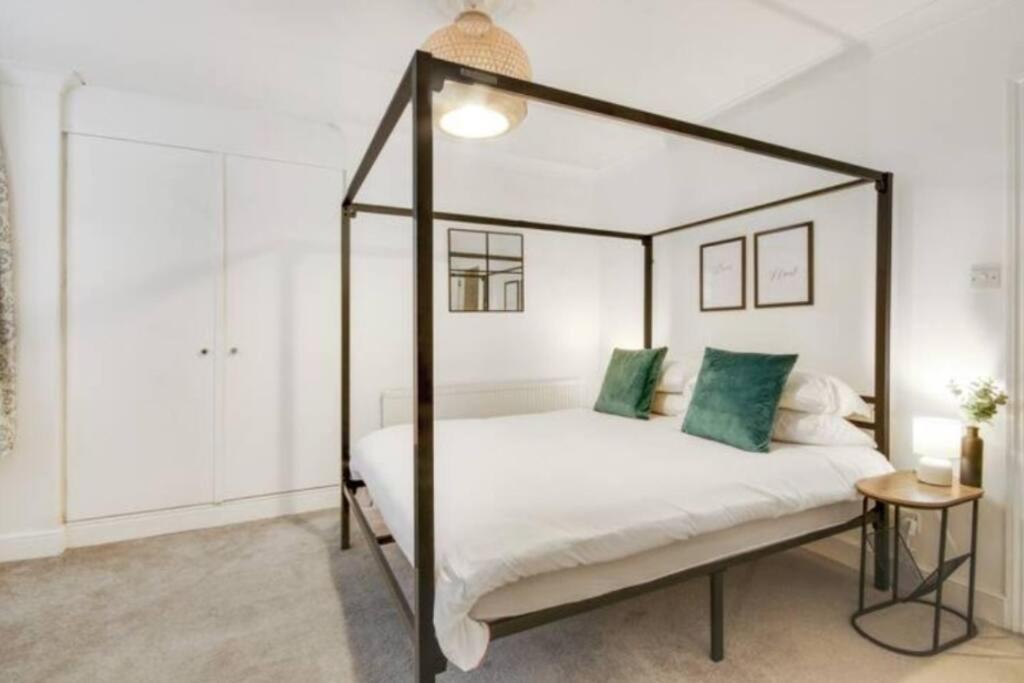 Central 2 Bedroom Garden Flat With Free Parking Royal Tunbridge Wells Exteriör bild