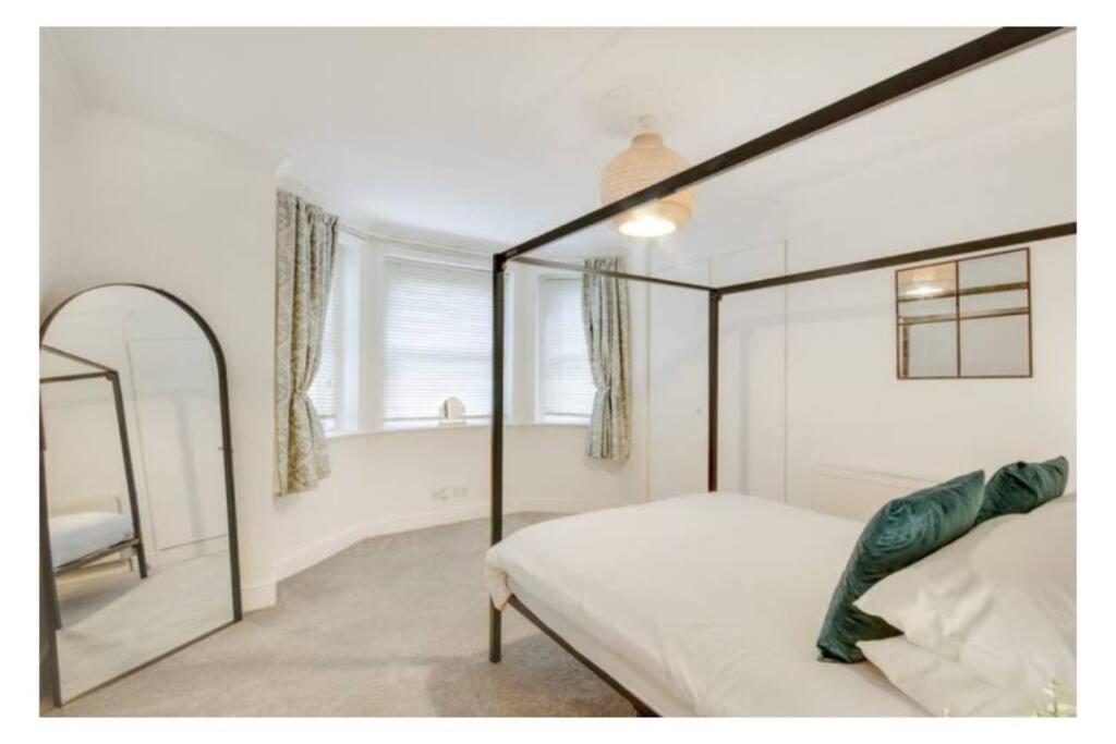 Central 2 Bedroom Garden Flat With Free Parking Royal Tunbridge Wells Exteriör bild